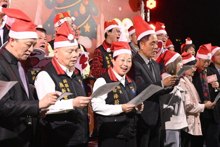 114年幸福耶誕城點燈吸睛 徐榛蔚:「幸福快遞,請簽收!」