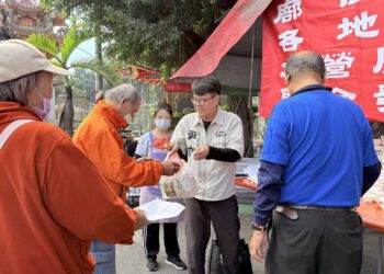 攜手社區做公益！尹立、劉淯騰合辦聖誕二手市集  募得發票全數捐贈華山基金會