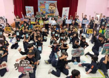 高市前鎮分局攜手少年隊、台虹教育基金會、台灣無毒世界協會 邀孩童化身小小警察體驗日常勤務