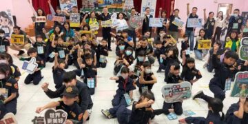 高市前鎮分局攜手少年隊、台虹教育基金會、台灣無毒世界協會 邀孩童化身小小警察體驗日常勤務