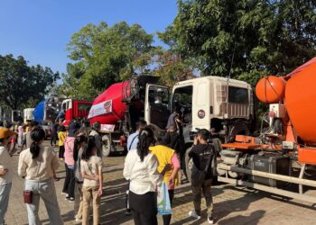 左營警結合轄區大車業者宣導交通 人身安全從小做起