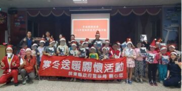 欣沺檸檬跨界送暖15載！百工百業齊傳愛　屏警化身聖誕使者 守護全縣弱勢族群