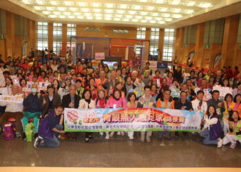 當無人機遇上銀髮族!新北首屆青銀足球錦標賽 科技魅力讓 6 成長輩「男」得心動