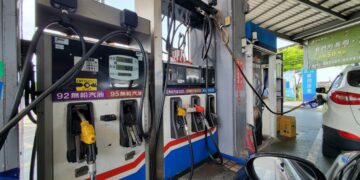 國內油價12/22起汽柴油各降0.4元　98無鉛跌破30元、超級柴油跌破25元
