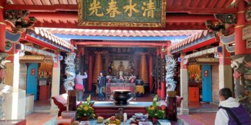 影音/清水岩寺歲末點燈活動  佛前燃燈祈福為來年點亮希望與平安