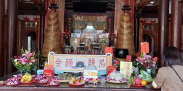 影音/開化寺為考生祈福 臨試抱佛腳藉「神助」一舉金榜題名