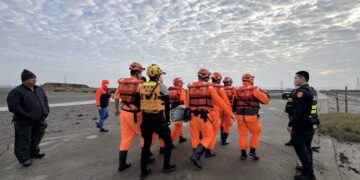 彰化海尾蚵道民眾落海 海巡空勤消防聯合搜救