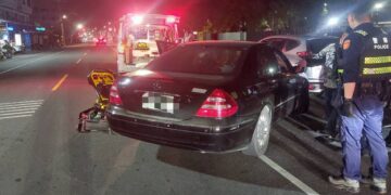 駕駛疑身體不適自撞路旁停車 意識清楚無明顯外傷警助送醫