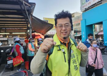 另類政治哲學結合武俠文學 薛兆基式政治武俠精神轉化社會當代公共空間中價值混亂、立場先行的現象,引發讀者對現實政治的對照與反思