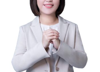 馬躍屏城春報喜，佳琪治市廉為先