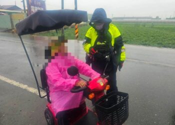 東港警推「屏安同行」護琉球鄉長者交通安全暨東港警訊