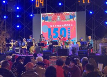 月琴彈唱訴衷曲、防詐心法入歌聲！恆春警跨年晚會創意宣導成亮點