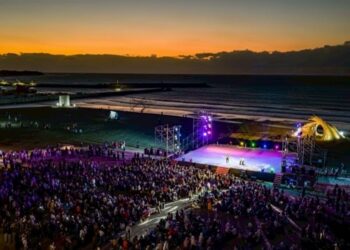 屏東落山風藝術季《海口狂想曲》 　民眾震撼台式芭比狂歡派對點