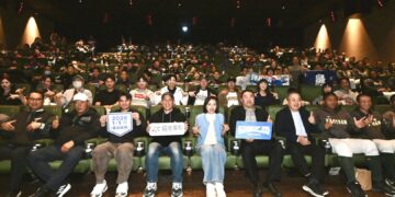 「邱議瑩包場《冠軍之路》邀導演龍男首場座談　高雄場親臨與退役球員齊聚見證熱血」