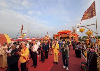 東港金凌天福聖殿辦龍華勝會 跨宗教齊聚大鵬灣祈福