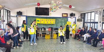 國泰人壽東昇通訊處愛心志工戲劇防詐騙　守護南州樂齡長者安心過年