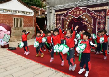 影音/春節旅遊何處去? 最夯彰化春節市集「廟街鬧市・馬上有錢」