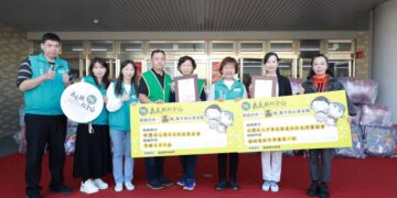 寒冬送暖　簡天生基金會及中華高滲透水冷光照護協會送棉被關懷弱勢