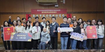 守護城市英雄!陳輝、陳念平父子捐百萬 新北「晨飛獎學金」溫暖清潔隊家庭