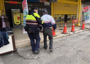 男子騎腳踏車不慎自摔　內埔警消到場救援