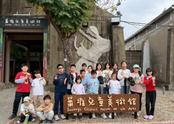 【畫下自己、看見世界】2900幅自畫像展啟動青山童心對話《當我們一起笑》