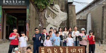 【畫下自己、看見世界】2900幅自畫像展啟動青山童心對話《當我們一起笑》