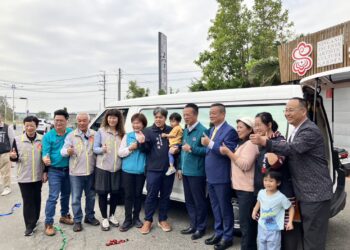 義賣瓜子做公益  大嘉義創新創業協會捐復康巴士