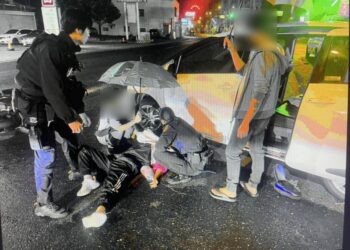 恆春機車騎士閃避汽車　自摔在車底幸無大礙