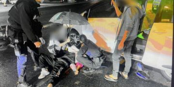 恆春機車騎士閃避汽車 自摔在車底幸無大礙