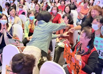 岱樺力挺黃志中推動「大改革」 要求待罪立功:限期補齊社安網漏洞