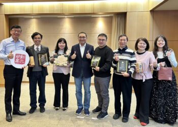 橫掃日本「世界綠茶大賽」！奪 2 座最高金賞全國第一     茶農歲末向侯友宜獻獎