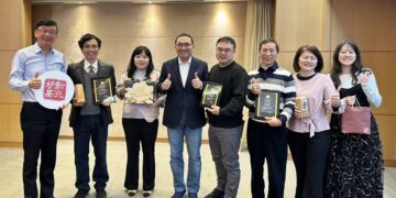 橫掃日本「世界綠茶大賽」！奪 2 座最高金賞全國第一     茶農歲末向侯友宜獻獎