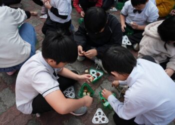 嘉義市文雅國小攜手嘉義獅子會推動視力保健　師生齊心種下希望鬱金香