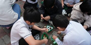 嘉義市文雅國小攜手嘉義獅子會推動視力保健　師生齊心種下希望鬱金香