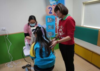 雲林縣攜手國健署推動學齡前視力篩檢　眼科醫師入園守護幼兒清亮視界