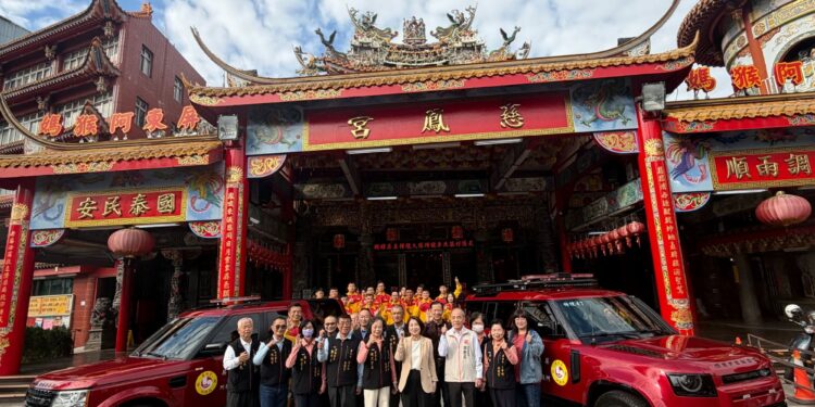 慈鳳宮捐消防救災指揮車暨整合式PAC救命器　攜手屏東縣政府守護縣民安全