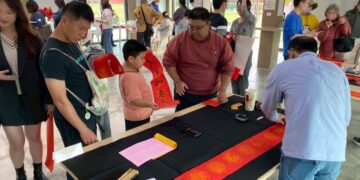 屏東書院新春揮毫贈春聯 書法墨香迎新年