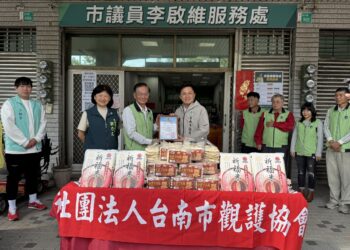 民代善眾歲末「寒冬送暖」　逾千公斤米麵物資及善款捐贈南市觀護協會