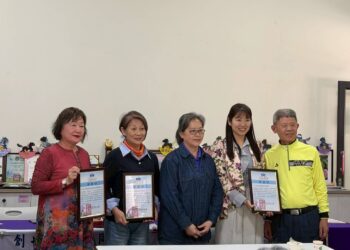 台北巿南投同鄉會愛傳承　二代接力寒冬送暖屏東善導書院