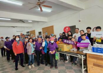 新豐休區理事長親蒸年味 攜手善導書院春節前送暖