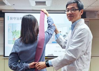 肩膀痛痛手舉不起來　恐旋轉肌腱斷裂