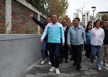 讓孩子平安上學！侯友宜赴三重驗收改善成果     全市 100 校廊道計畫進入最後衝刺