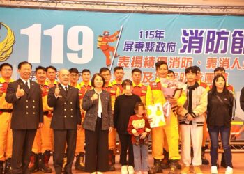 屏縣府119消防節表揚績優人員　花蓮獲救女童親自致謝感動人心