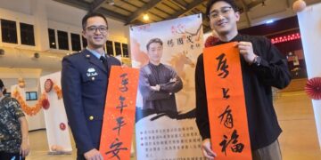 翰墨飄香賀新春！陸軍564旅舉辦懇親會　大師楊國茂現場揮毫贈墨寶