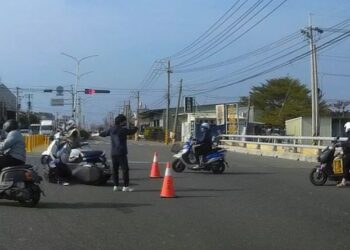 返程途中即刻救援　湖內警便衣上陣疏導交通保平安