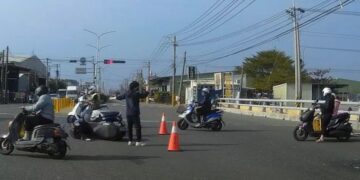 返程途中即刻救援　湖內警便衣上陣疏導交通保平安