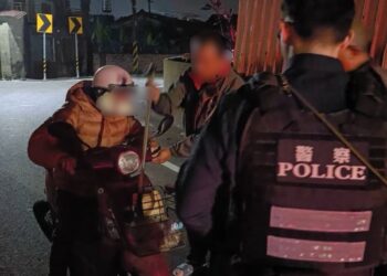 天色昏暗看不清回家路　溫馨內埔警協助返家