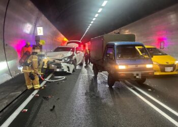 影音/疑因未注意車前狀況 國5雪隧車禍