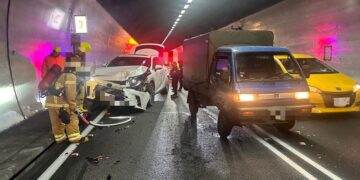 影音/疑因未注意車前狀況 國5雪隧車禍