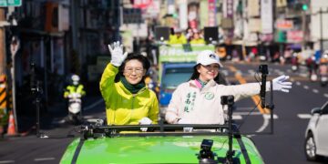 啟動「市民最大咖」市民大運動 林岱樺車隊誓師踏遍高雄千街萬巷